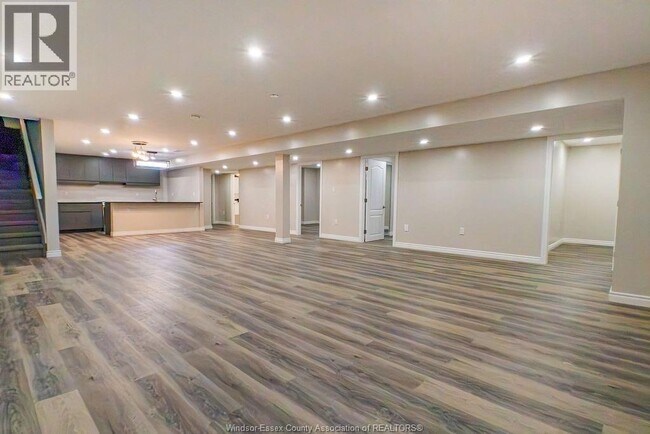 Photo - 1295 Tom Toth St