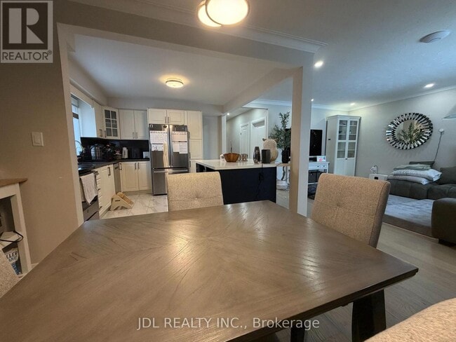 Photo - 379 Alper St