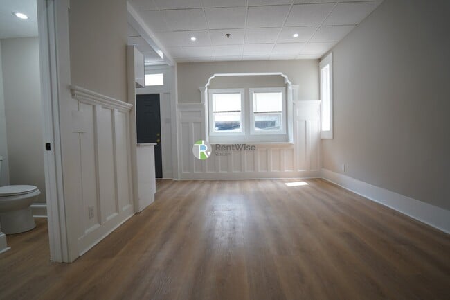 Building Photo - 142 Dorchester St Rental