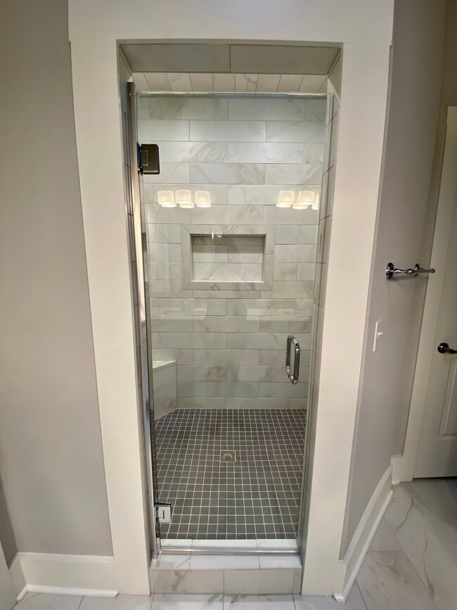 Master Shower - 1200 Commerce St Unit #3