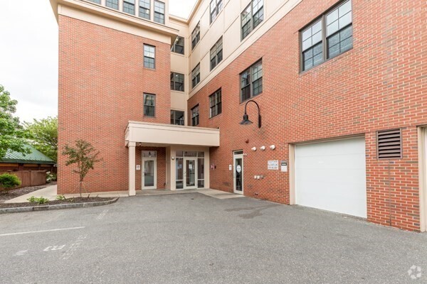 Building Photo - 36 Derby St Unit 2 Rental