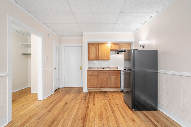 Building Photo - 1440 W Howard St Rental