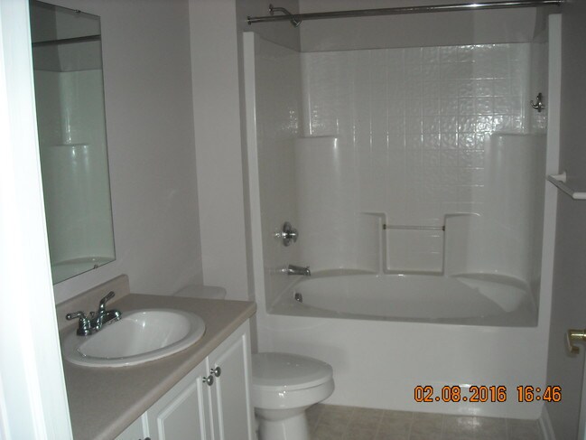 Hall Bath - 1002 Stockton Rdg Unit 1002