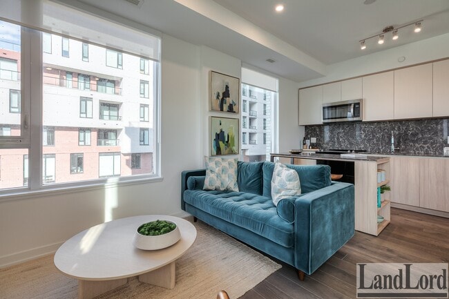 Building Photo - 3100 Keele St Unit 335