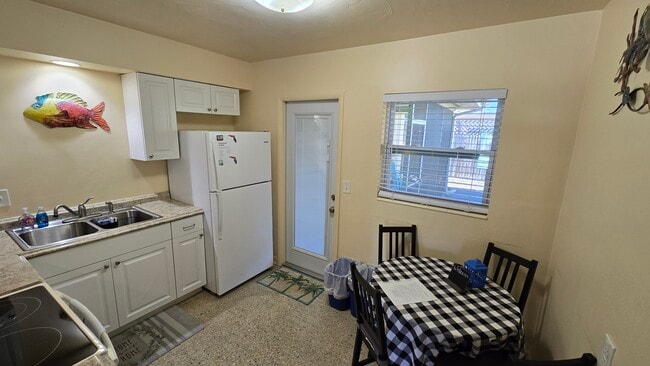 Photo - 308 Gunn Ave