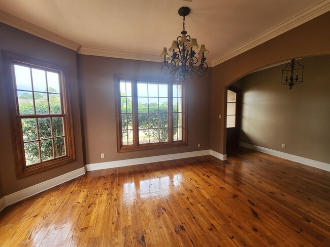 Photo - Large 4 Bed 3 Bath Brick Home