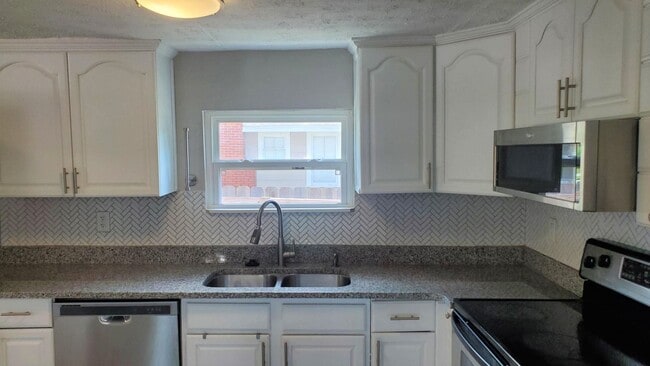 Photo - 3BR / 2BA HOME -  St Johns Park   *COMING ...