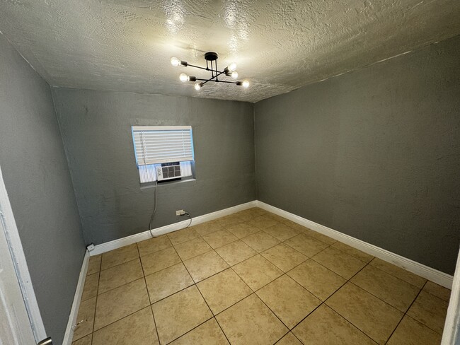 Photo - 4017 SW 24th St Unit 3