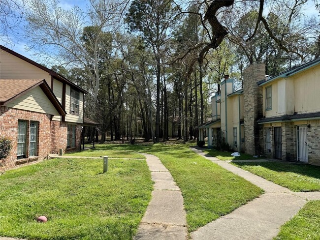 Building Photo - 5810 Twisted Pine Ct Unit D