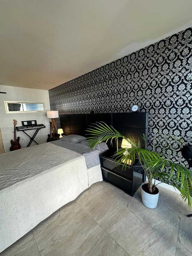 Photo - 600 NE 36th St Unit 701