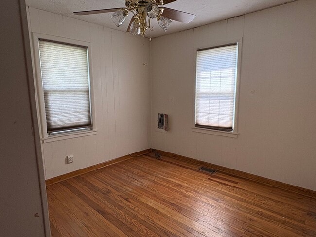Photo - 630 Lubeck Ave