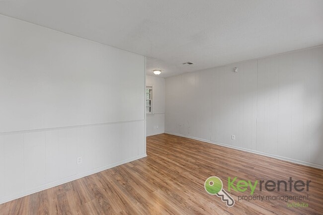 Photo - E Elm St Triplex Unit 2005