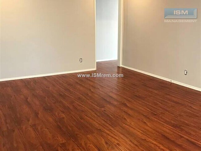 Photo - Oxford Apartments