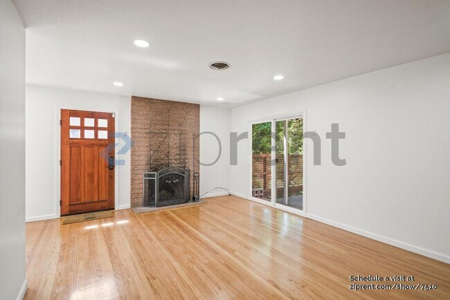Photo - 1296 Albina Ave