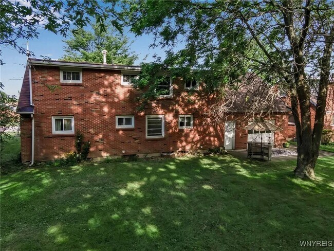 Photo - 128 Circle Ln