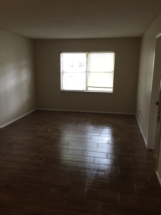 Living room - 229 E King St Unit 13