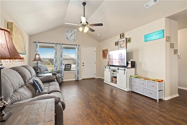 Photo - 151 Foxglove St
