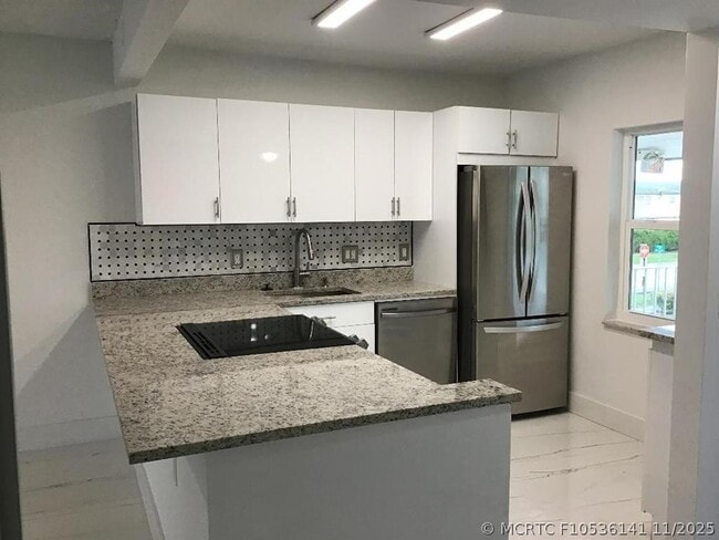 Building Photo - 7600 NW 4th Pl Unit 207