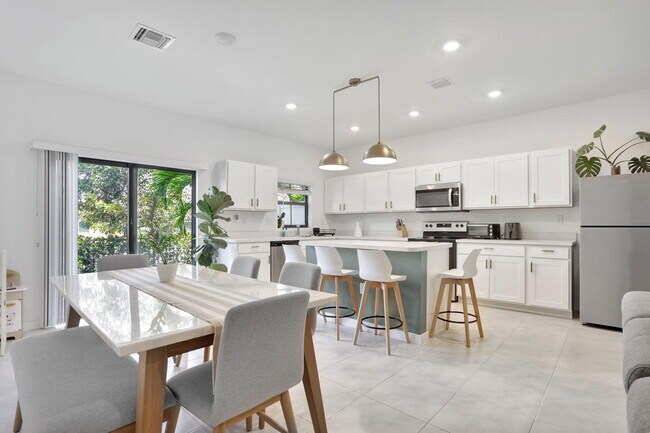 Photo - 877 NW 3rd Way Townhome