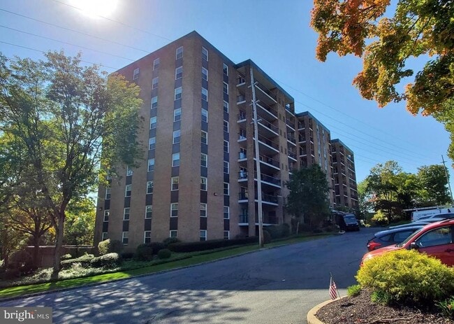 Building Photo - 1375 Pershing Blvd Unit 810 Rental