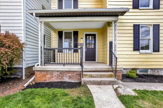Photo - 569 Pleasant St