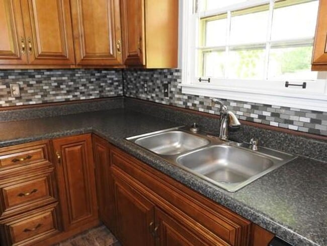 Photo - 4 Bedroom 1.5 Bath near Dover Rd!