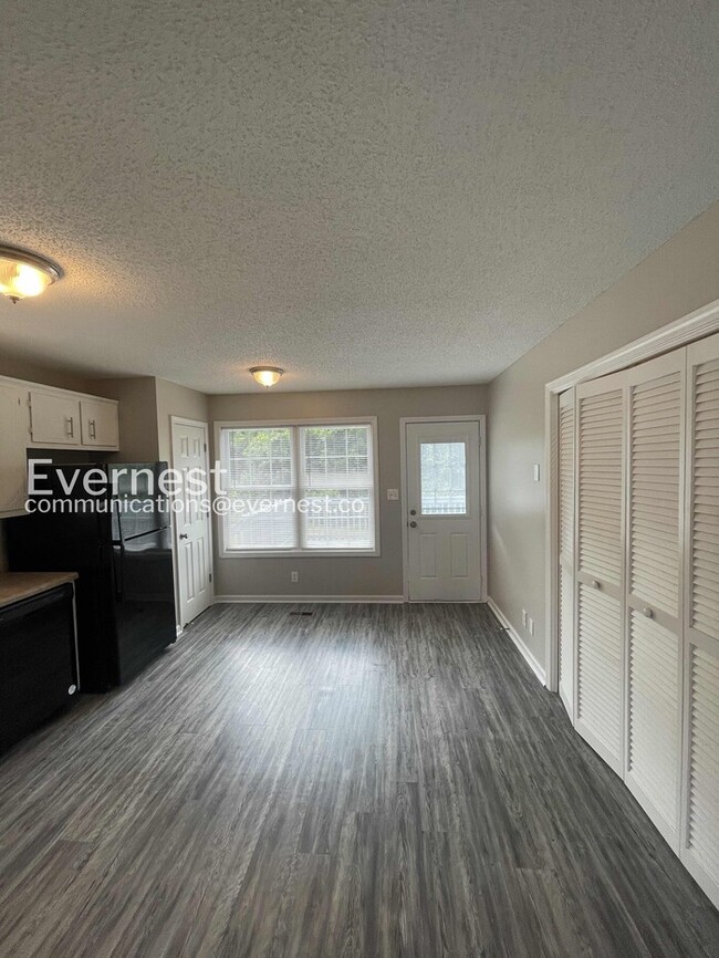 Photo - 320 Donna Dr