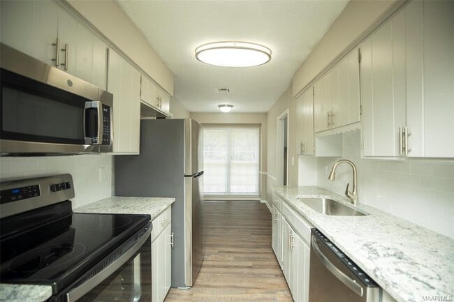 Photo - 2125 Edinburgh Dr