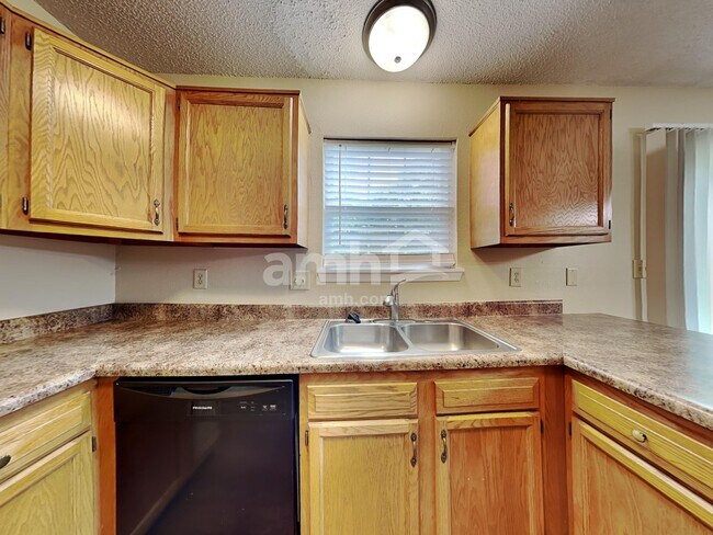 Photo - 9017 Stonewall Dr