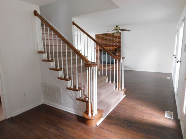 Photo - 210 Ainsley Rd