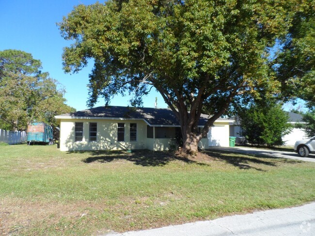 Building Photo - JUST LISTED 3 BEDROOM 2 BATH HOME - FOR MO...