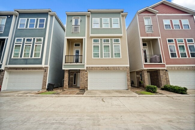 Building Photo - 2110 Oatfield Dr