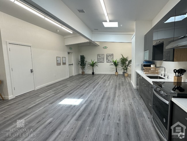 Building Photo - Updated 2BD/1BA Live/Work Loft-Style Apart... Unit 18615 Sonoma Highway Ste 220