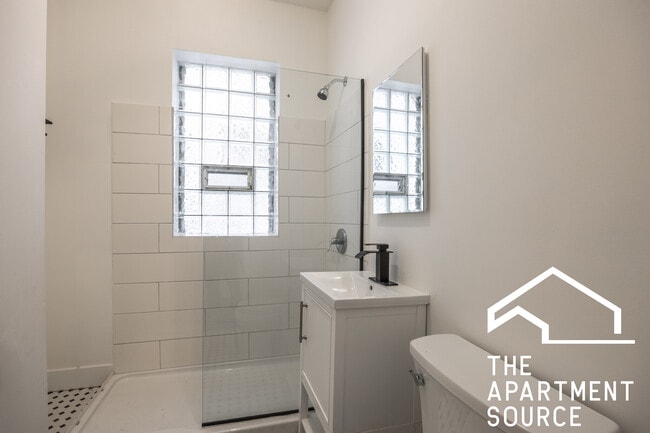 Photo - 2132 W Iowa St Unit 1R