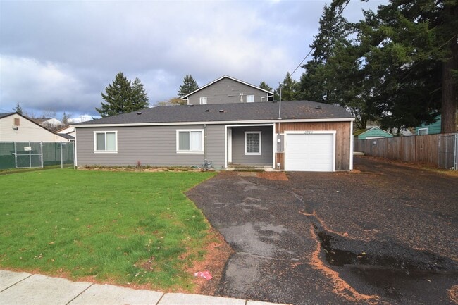 Building Photo - 5320 SE 122nd Ave Unit House