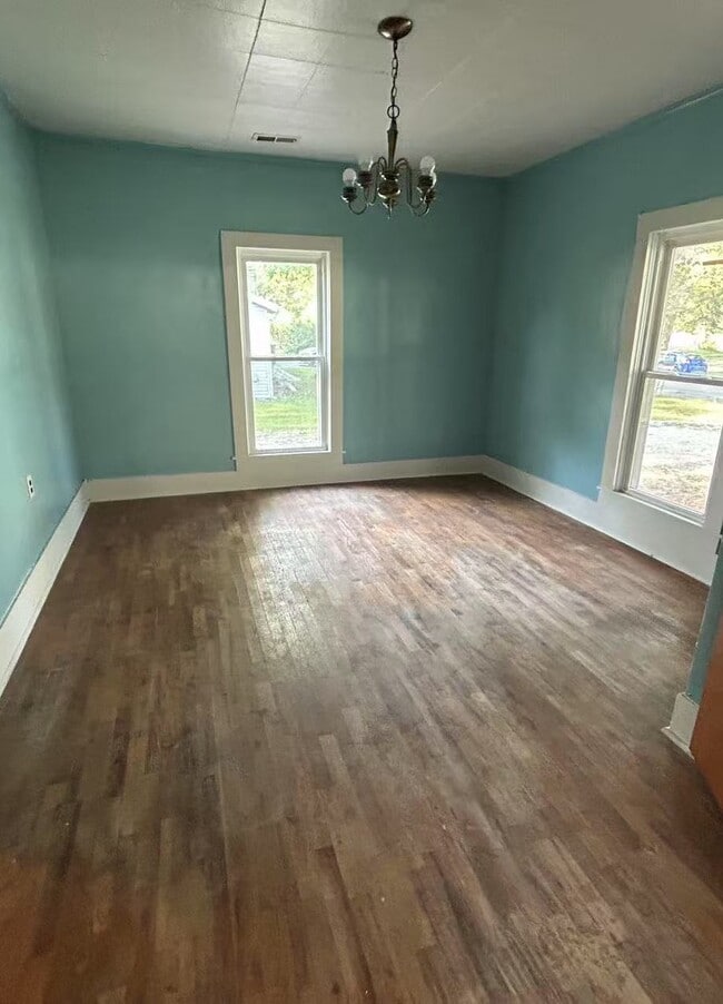 Building Photo - 1124 N Cherry St Rental