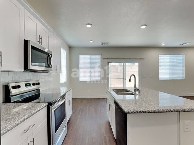 Photo - 1714 Viaggio Ave