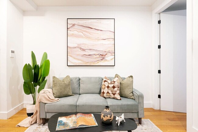 Photo - 411 E 68th St Unidad ID1021976P