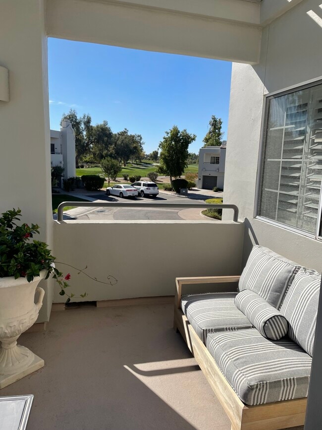 Building Photo - 7710 E Gainey Ranch Rd Unit 7710 Gainey Ranch #214