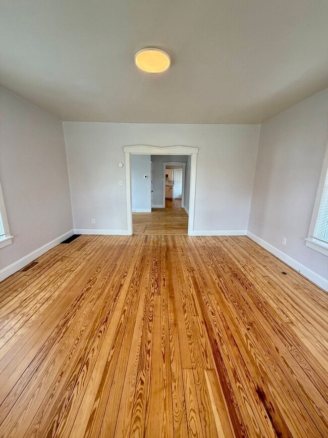 37 N Kinzer Rd