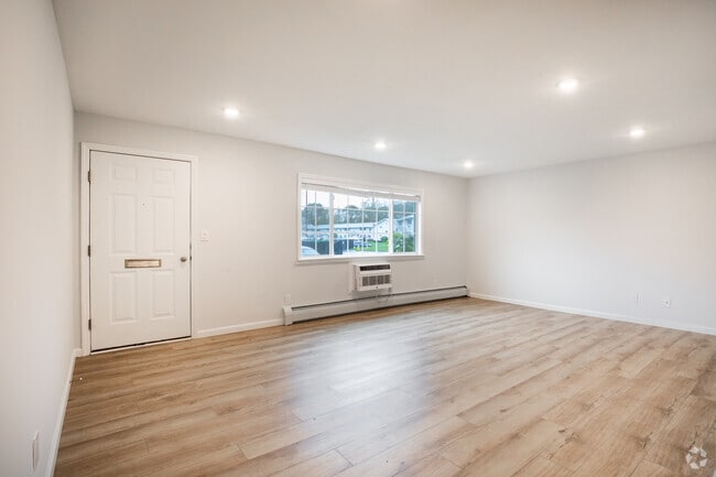 1 BR, 1 BA - 813 SQFT