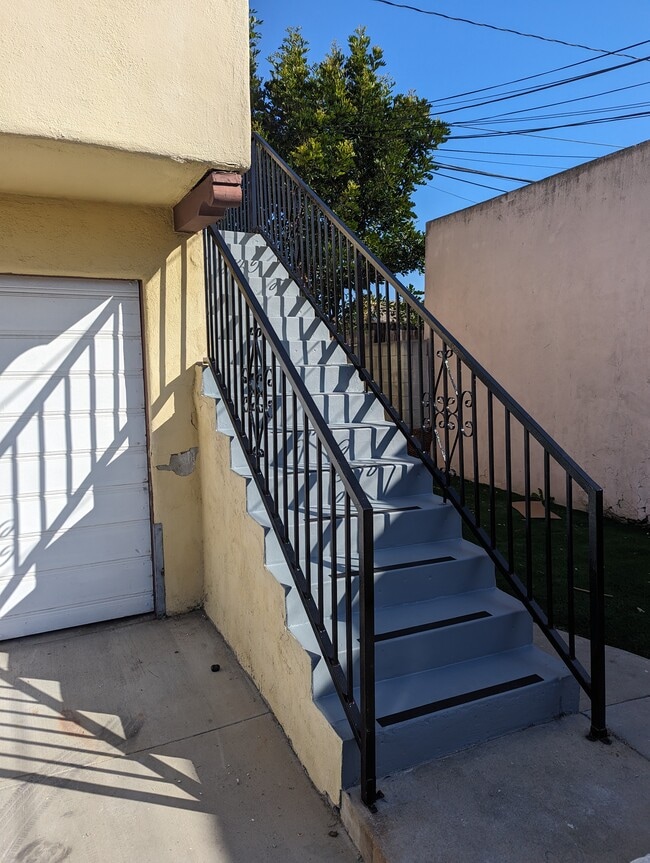 Photo - 1051 E Hyde Park Blvd Unit 1053