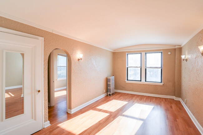 Photo - 1110 W Rosemont Ave Apartment Unit #415