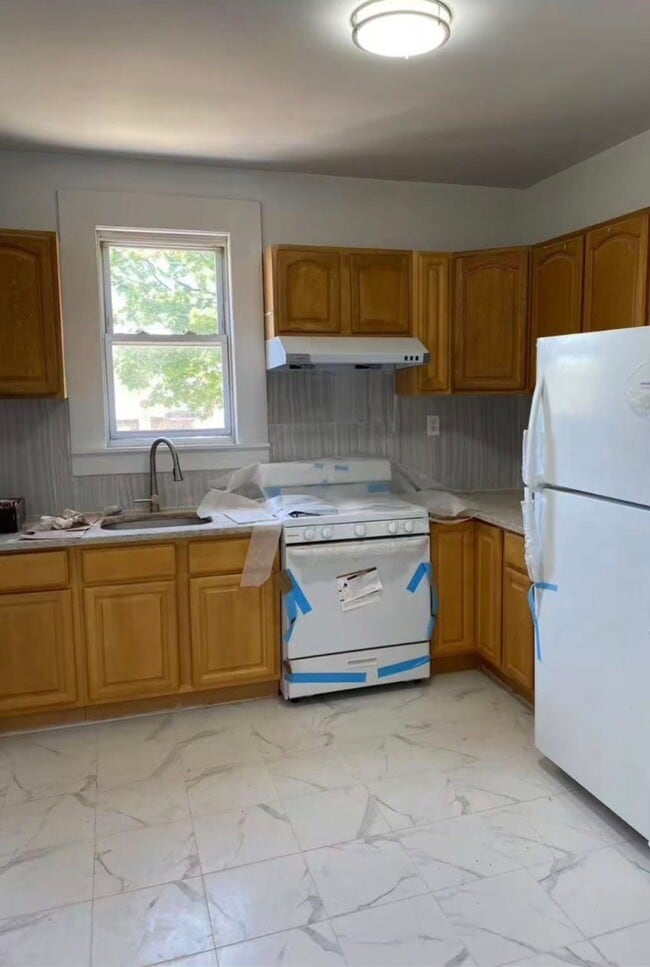 Photo - 22-18 124th St
