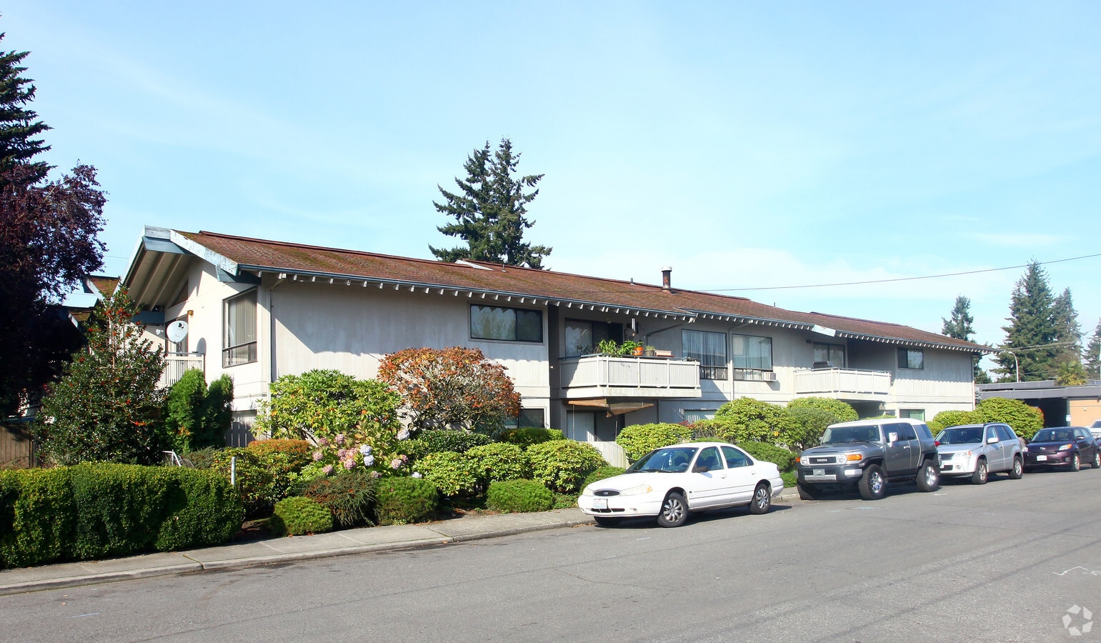 Illahee Apartments - Illahee Apartments