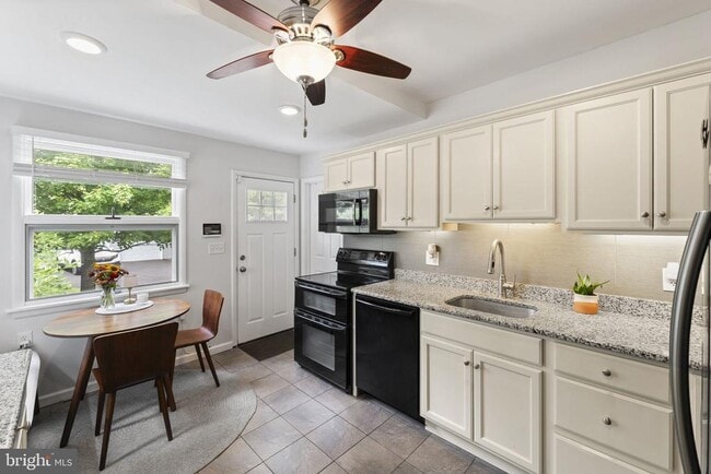Photo - 104 East St