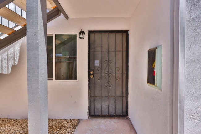 Building Photo - New renovated 2 Bedroom 1 Bathroom in Nort... Unit 4167 #1 Rental