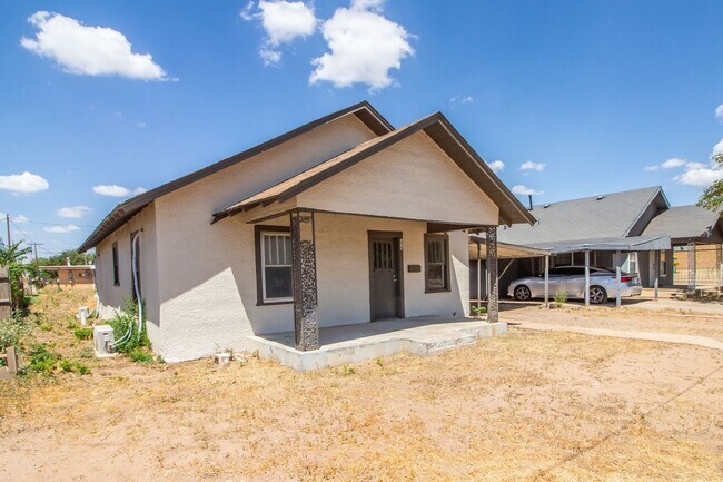 Photo - 2 bedroom 1 bathroom house in Slaton!