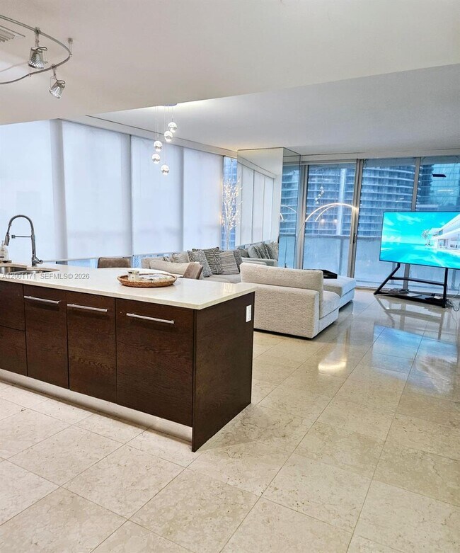 Photo - 475 Brickell Ave Unidad 2115