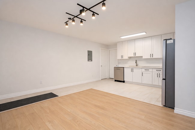Photo - 32483 Abercrombie Pl